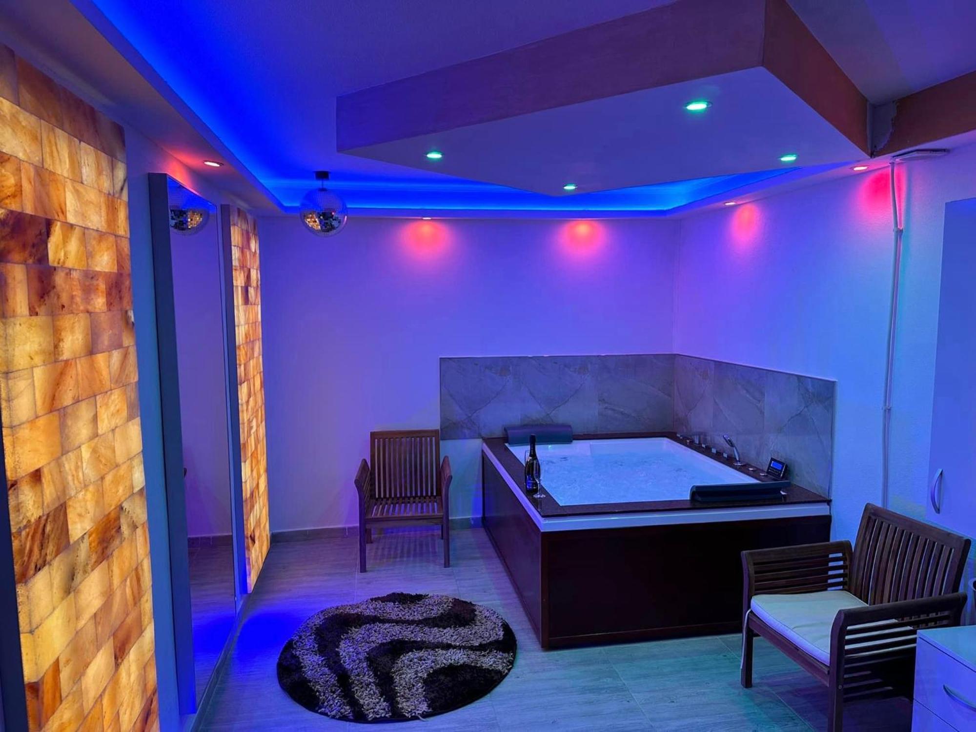 Regim Hotel Hanea Jacuzzi In Camera,Piscina Exterioara Si Sauna Comuna Sibiu Exterior photo